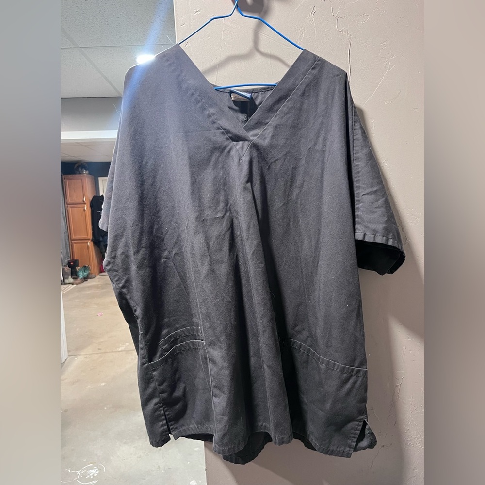Scrub XL top